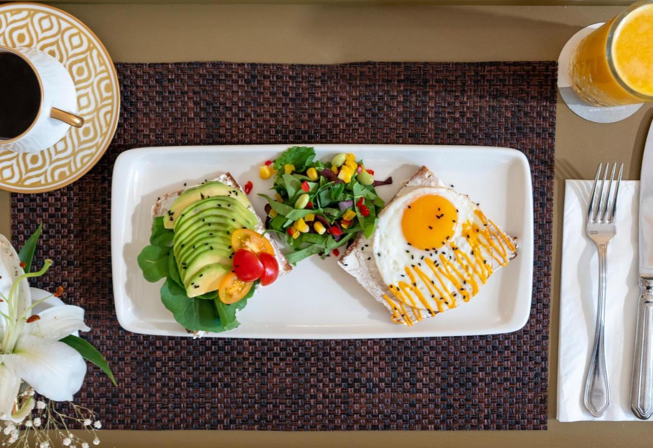 Rixos Pera Istanbul Hotel Екстериор снимка Avocado salad