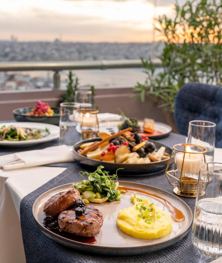 Rixos Pera Istanbul Hotel Екстериор снимка A dinner table at the restaurant