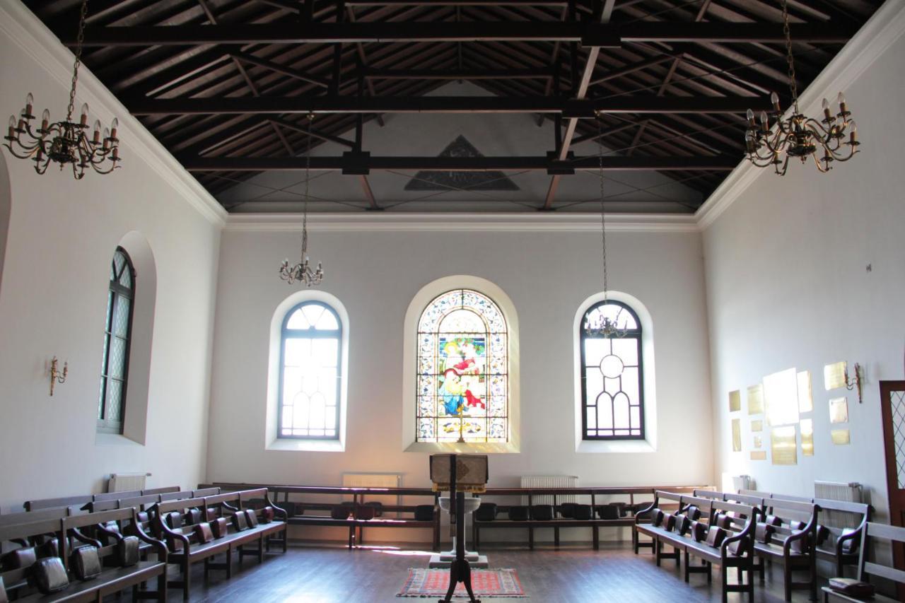 Rixos Pera Istanbul Hotel Екстериор снимка Interior of the church