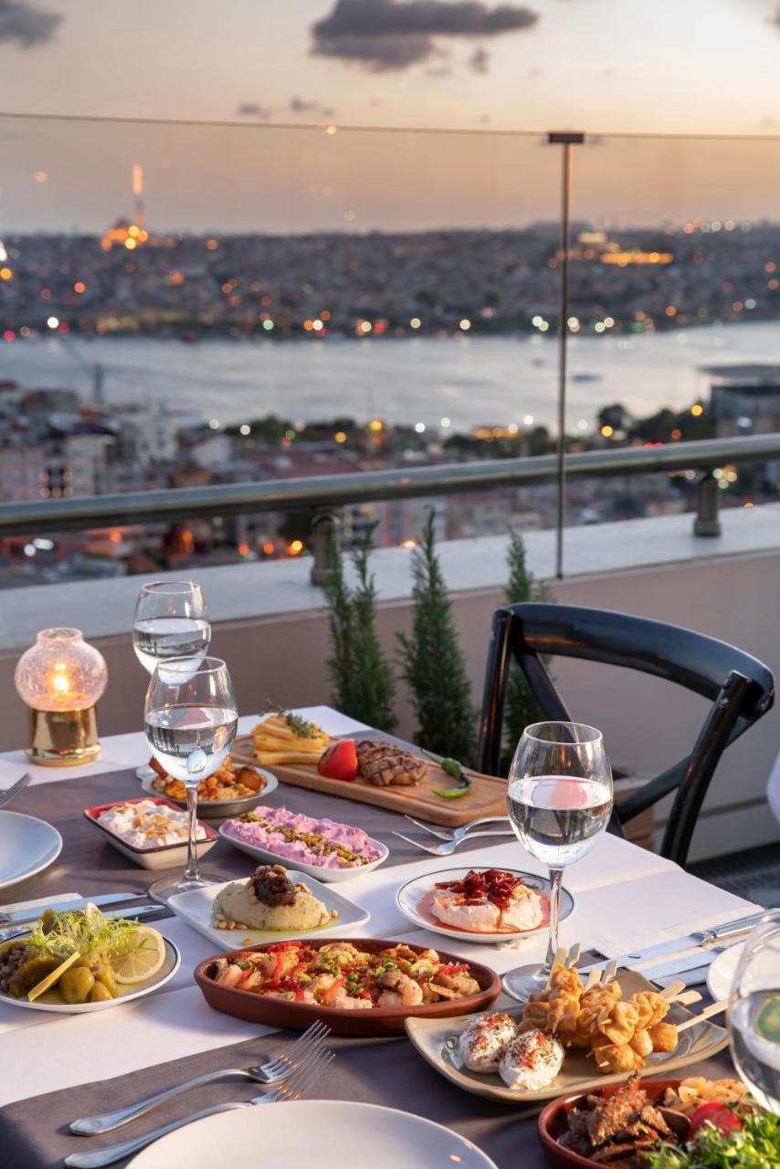 Rixos Pera Istanbul Hotel Екстериор снимка A view of the Acropolis from the hotel